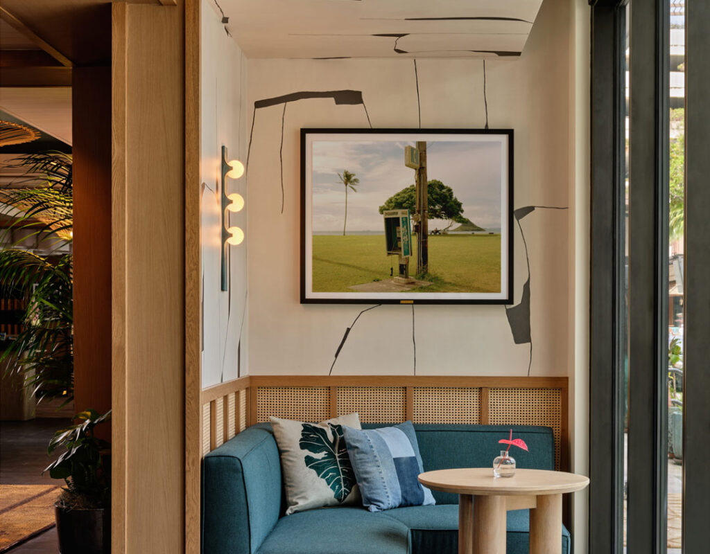 Lounge-Corner-Vertical